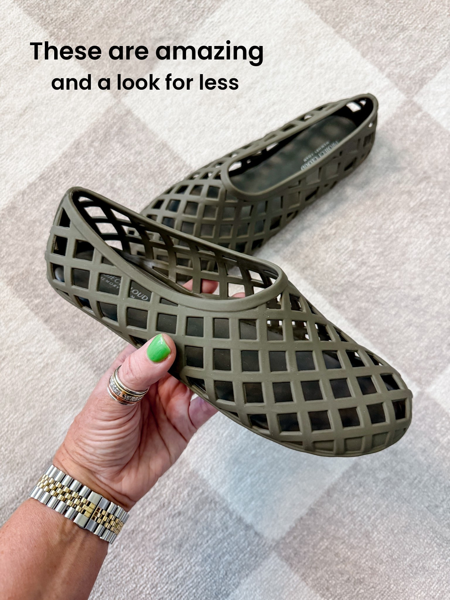 Love these look for less jelly shoes. They are really cute and comfy + run true to size. 


#LTKShoeCrush #LTKStyleTip #LTKFindsUnder50