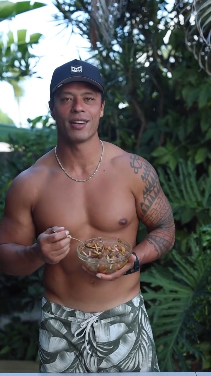 Recipe 🐟🎣Chili crunch Poke

- ﻿﻿Get some fresh sashimi grade fish (I used Uku but most people use Ahi)
- ﻿﻿Cut 1lb fish into small ~1 inch cubes and put in bowl
- ﻿﻿Thinly slice 1/4 sweet Maui onion
- ﻿﻿Thinly slice ~ 3 strands of green onion
- ﻿﻿Grate ~ 1 TBS ginger
- ﻿﻿Add ~ 1 TBS@momofukugoods chili crunch
- ﻿﻿Add 1 TBS sesame oil
- ﻿﻿Add 1-2 TBS oyster sauce
- ﻿﻿Add 3 TBS @alohashoyuhi soy sauce
- ﻿﻿Mix all the ingredients and let sit in the fridge for at least 10 mins
- ﻿﻿ENJOY 🤙🏾


#LTKWatchNow #LTKFitness #LTKMens