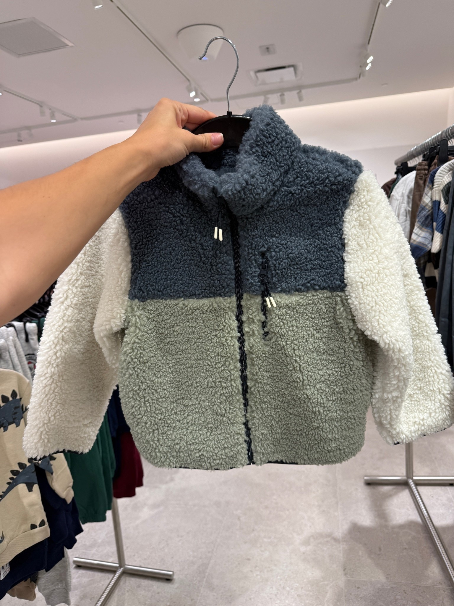 Another sherpa on sale today!!! The color block? Adorable!! 😍

#h&m #sherpa #kids #boys

#LTKKids #LTKSaleAlert #LTKmomlife