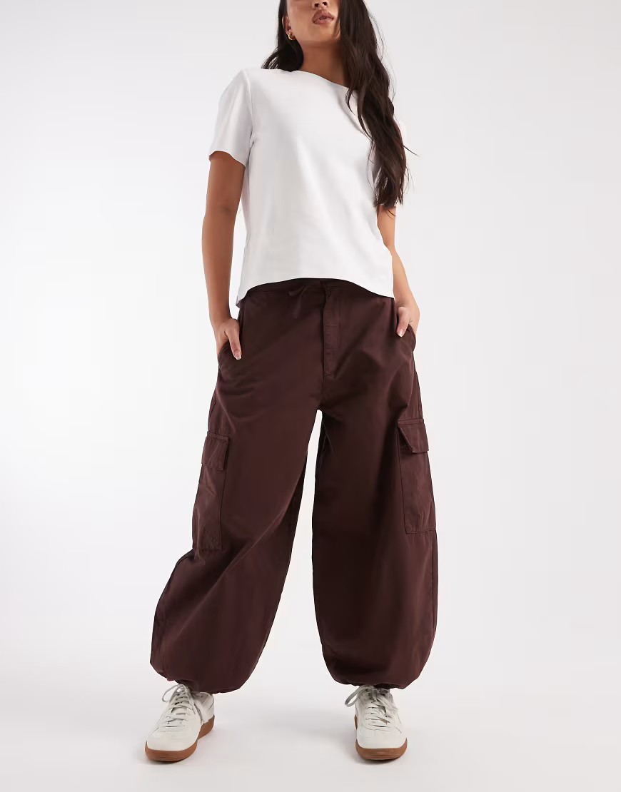 Miss Selfridge baggy balloon cargo pants in chocolate-Brown | ASOS (Global)
