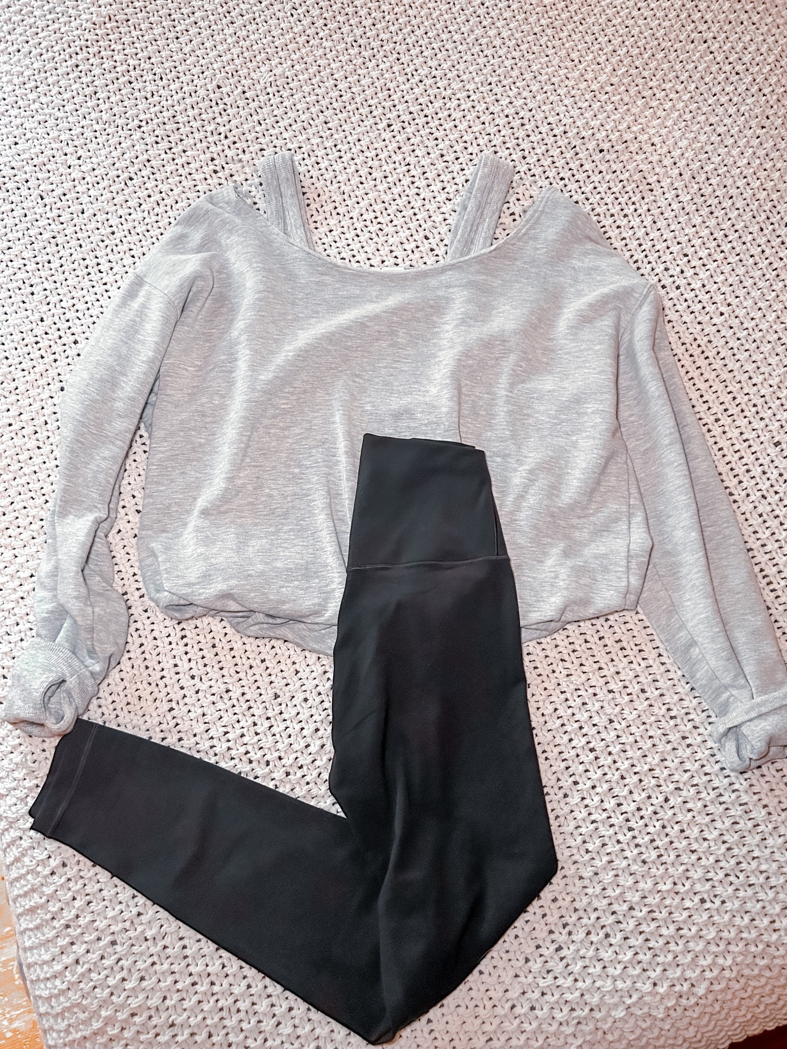 Casual aerie outfit 

#LTKSaleAlert #LTKSeasonal #LTKFindsUnder50