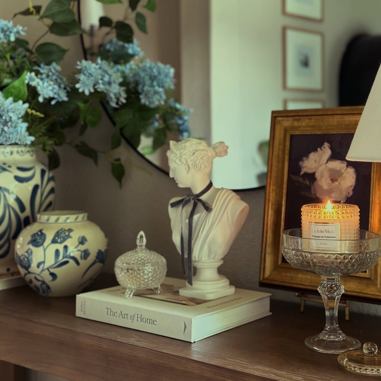 Blue-tiful Entryway Styling 💙
I re-decorated my entryway table decor! And honestly, I’m obsessed! 🙌🏼 😄
Especially my new white and blue patterned matching vases!! 😍💙 


#entryway #entrywayinspo #entrywaytable #homedecor #homeinspo

#LTKHome #LTKSeasonal