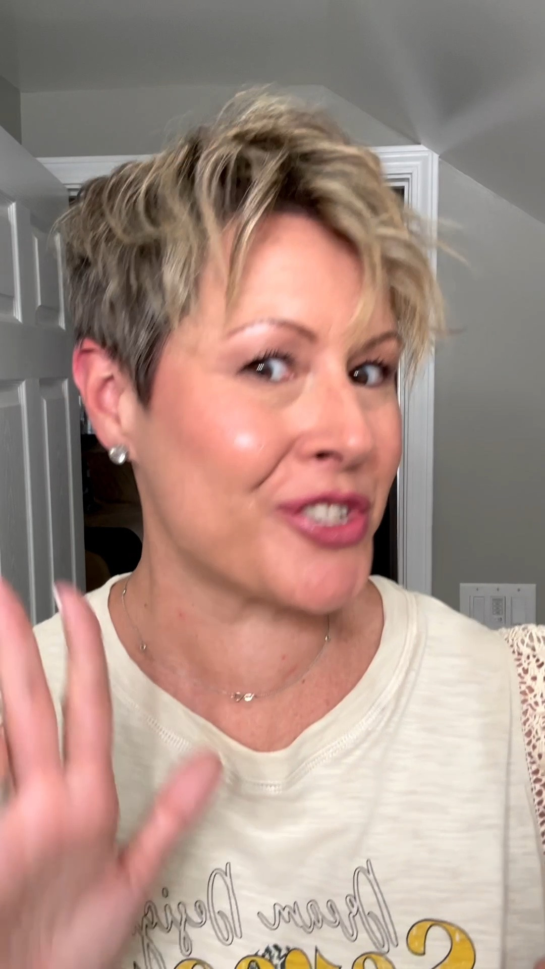 Pixie girls know the struggle… some days your hair cooperates, and some days it has plans of its own. 😂

The Wavytalk Pencil is one of my favorite tools because it adds texture, volume, and movement without making my short hair look overly styled.

Do you prefer your pixie sleek or full of texture? 👇