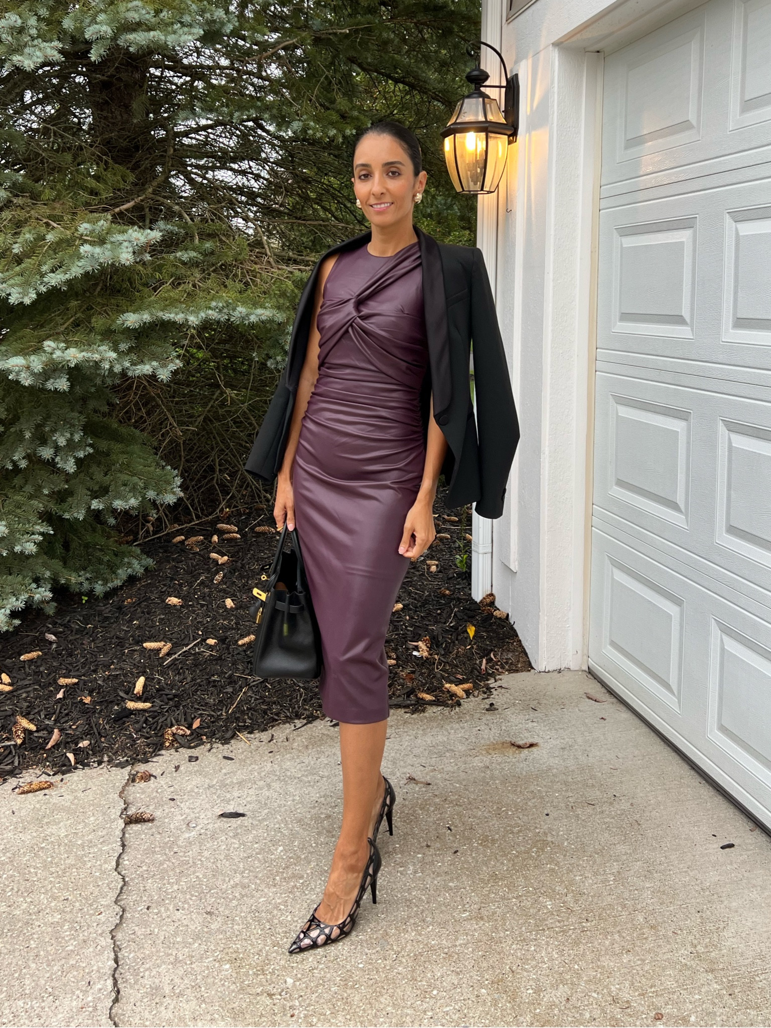 From business to date night. I’ve had this dress for over 2 years now and still
get compliments every time I wear it! Closet staple! 

#LTKStyleTip
