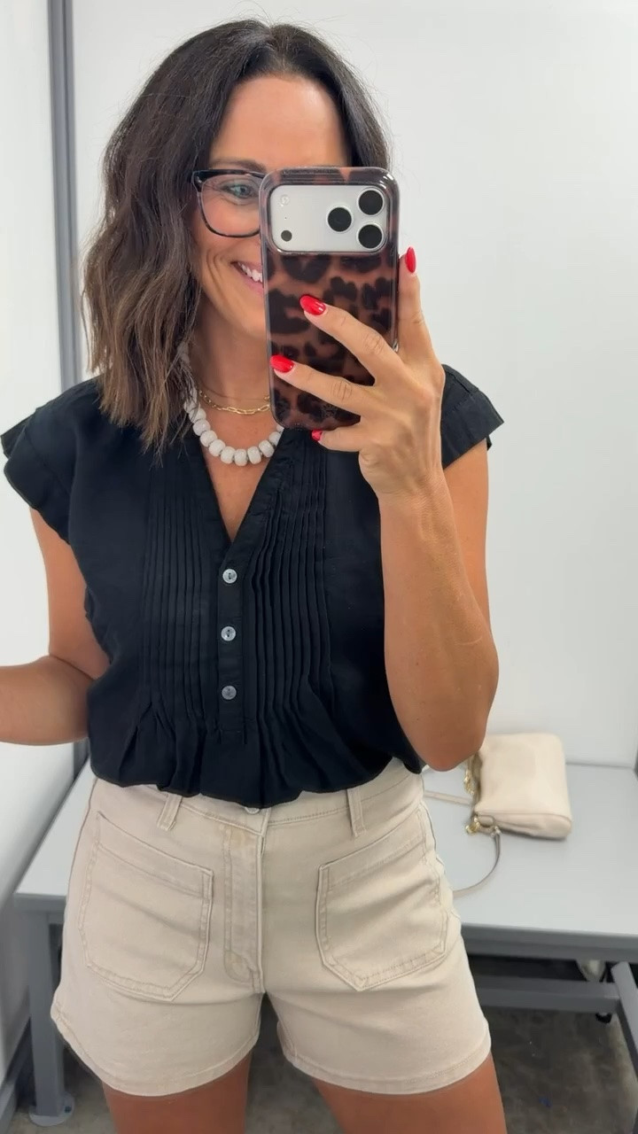 Walmart did GOOD with this one 👏🏻 Such a cute little top and I love it paired with these neutral shorts. Easy, comfy, and still looks put together! Wearing an XS 🤍

#WalmartFinds #WalmartFashion #WalmartStyle #AffordableFashion #SummerOutfit #LTKStyle