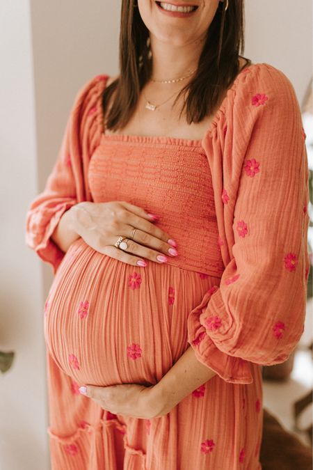 cutest dress for pregnancy/nursing/mom life!

I’m in a medium — linked the exact and the looks for less (way less!!)