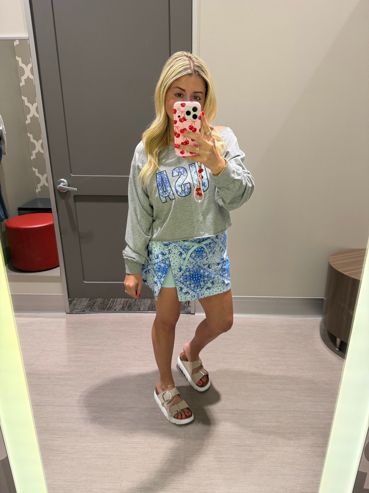 Target USA outift
Size small
Sandals tts
