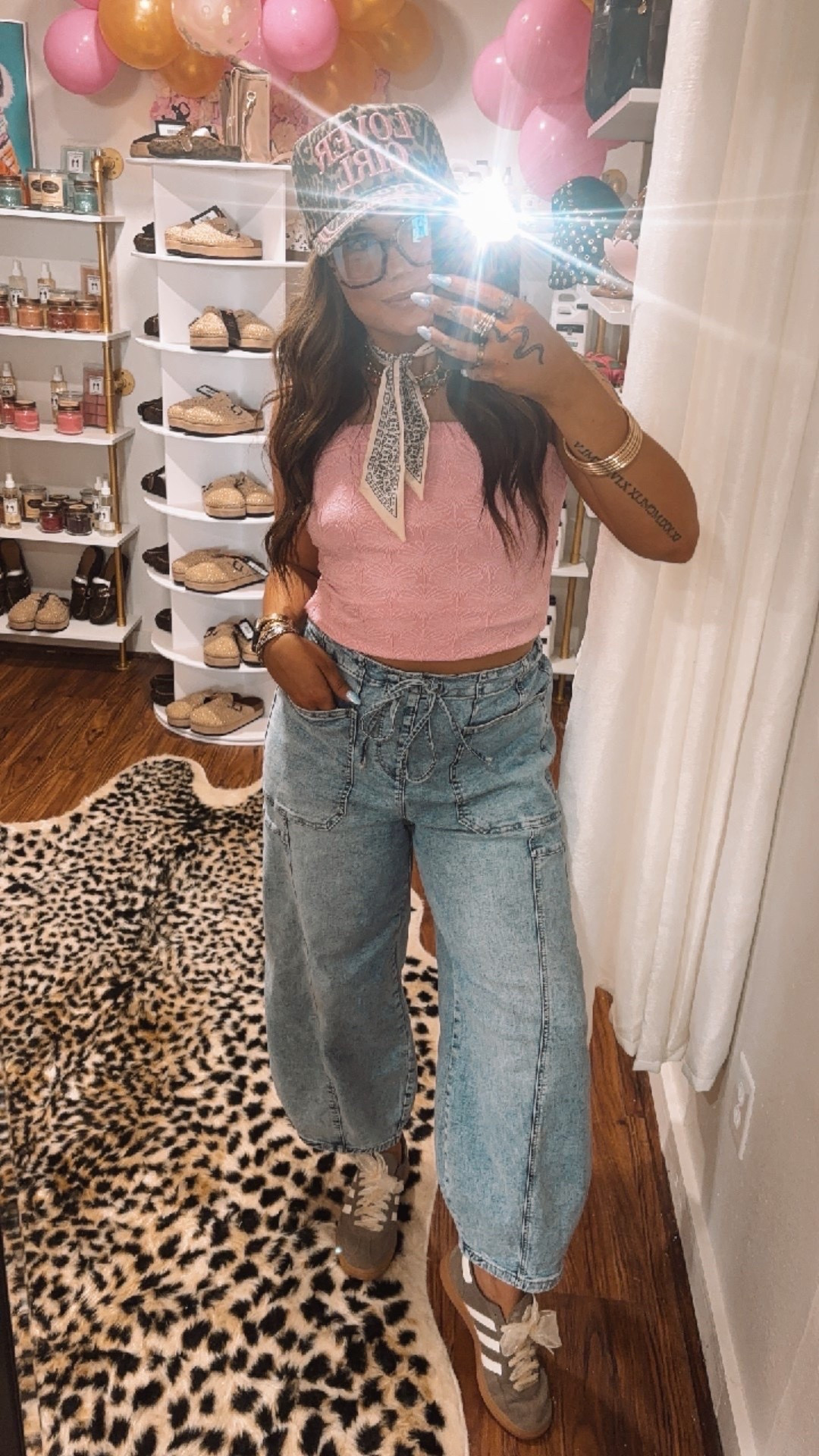 Tank, twilly, shoe laces, and pants are on boujeejunction.com!🤍