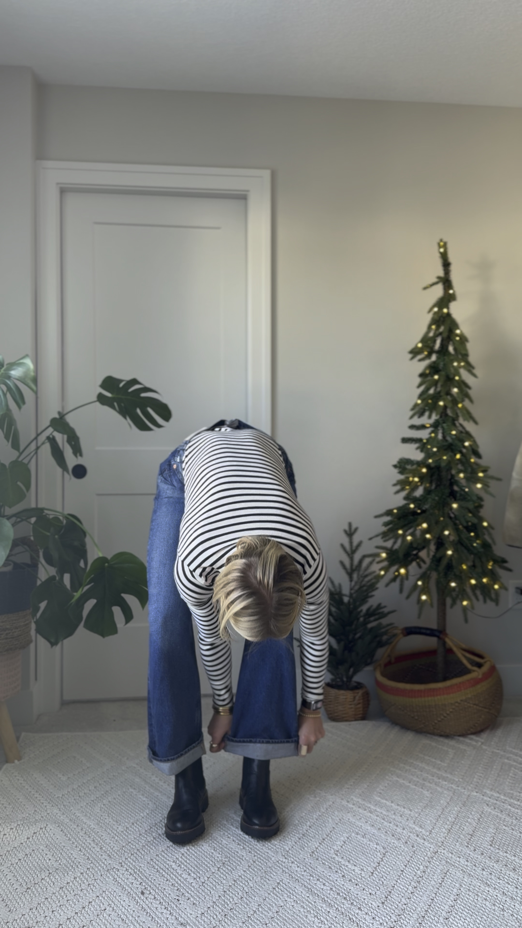 How to pair Chelsea boots with wide leg jeans…Try cuffing your jeans to show the ankle, which brings balance to this bottom heavy look 👍🏻
These amazing Chelsea boots are so practical and comfortable for the winter time plus they are under $60. they were a top seller in November.

#LTKGiftGuide #LTKWatchNow #LTKOver40