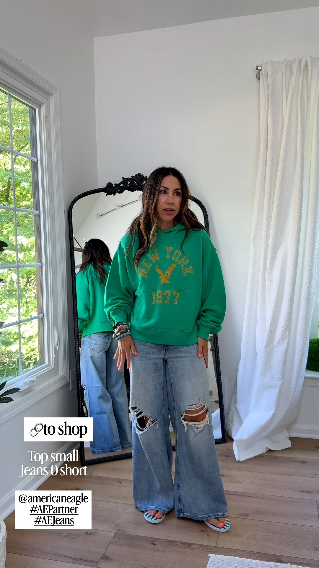 @ae #AEPartner #AEJeans baggy jeans, 0 short. Hoodie small .

#LTKSaleAlert #LTKOver40 #LTKPetite