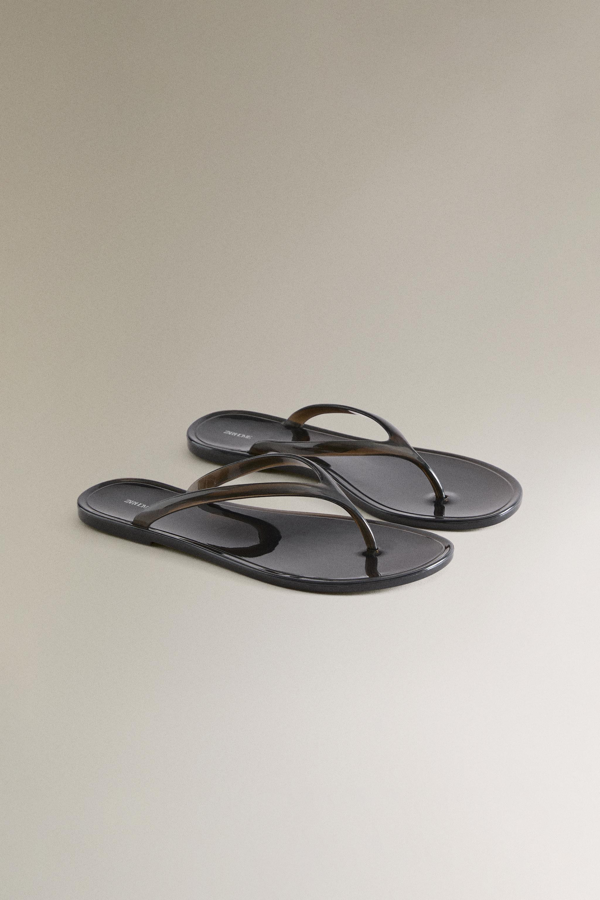 Flat jelly-effect sandals featuring straps with toe divider. | Zara UK
