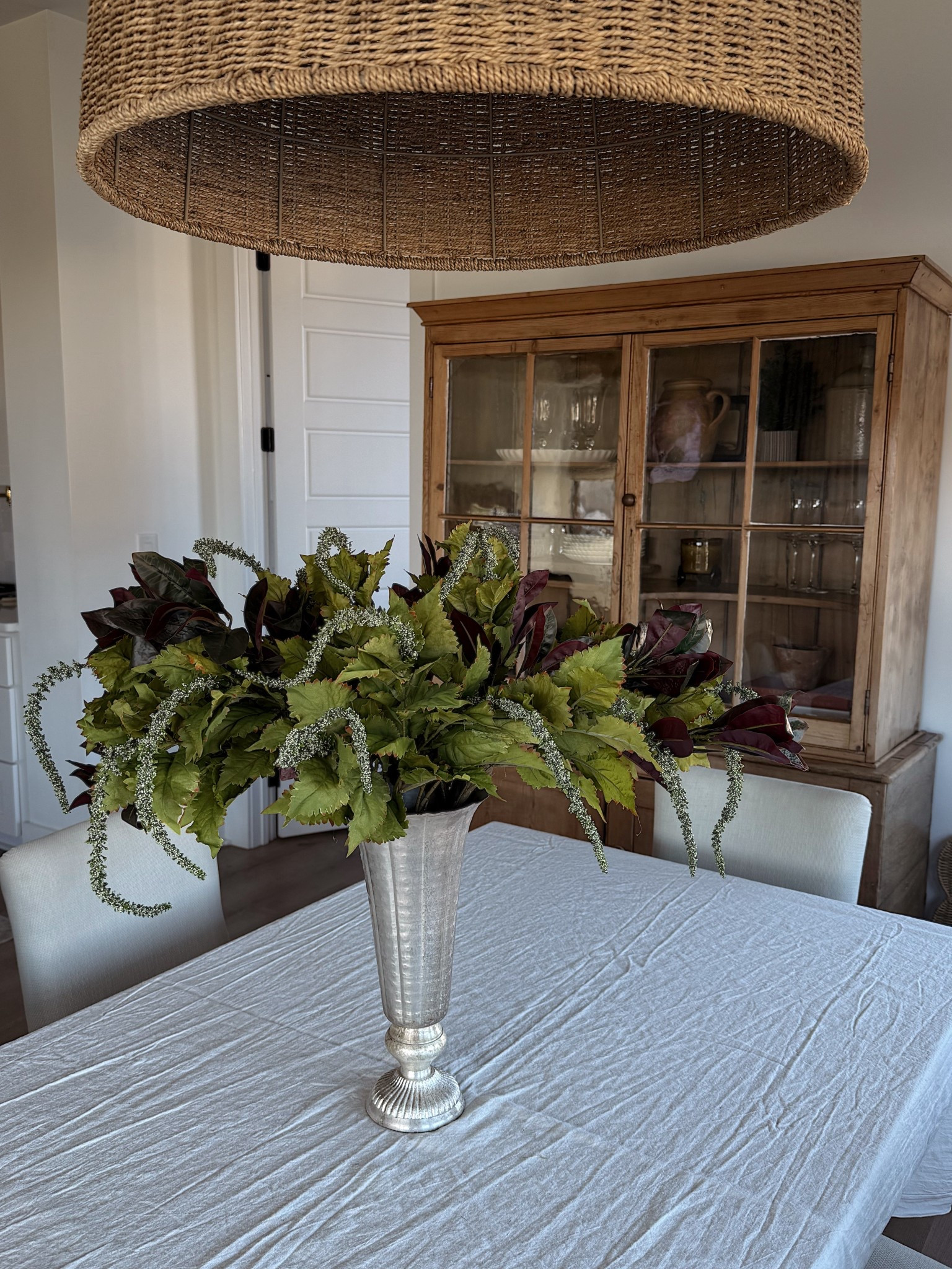 obsessed with my updated table scape 🫶🏼

Amazon deals 
Amazon finds 
Amazon decor 

#LTKFindsUnder50 #LTKSeasonal #LTKHome