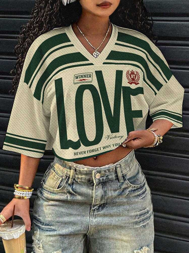 Slaydiva Plus Size Women V-Neck Loose Cropped 5/Short Sleeve Mesh T-Shirt, Streetwear/Back To School/Crop Top/Mesh Top/Y2K/Love Letter Print Short Sleeve T-Shirt, Suitable For Sports/Summer Graphic Tees Women Crop Cute Casual Tops Cropped Graphic Shirt | SHEIN