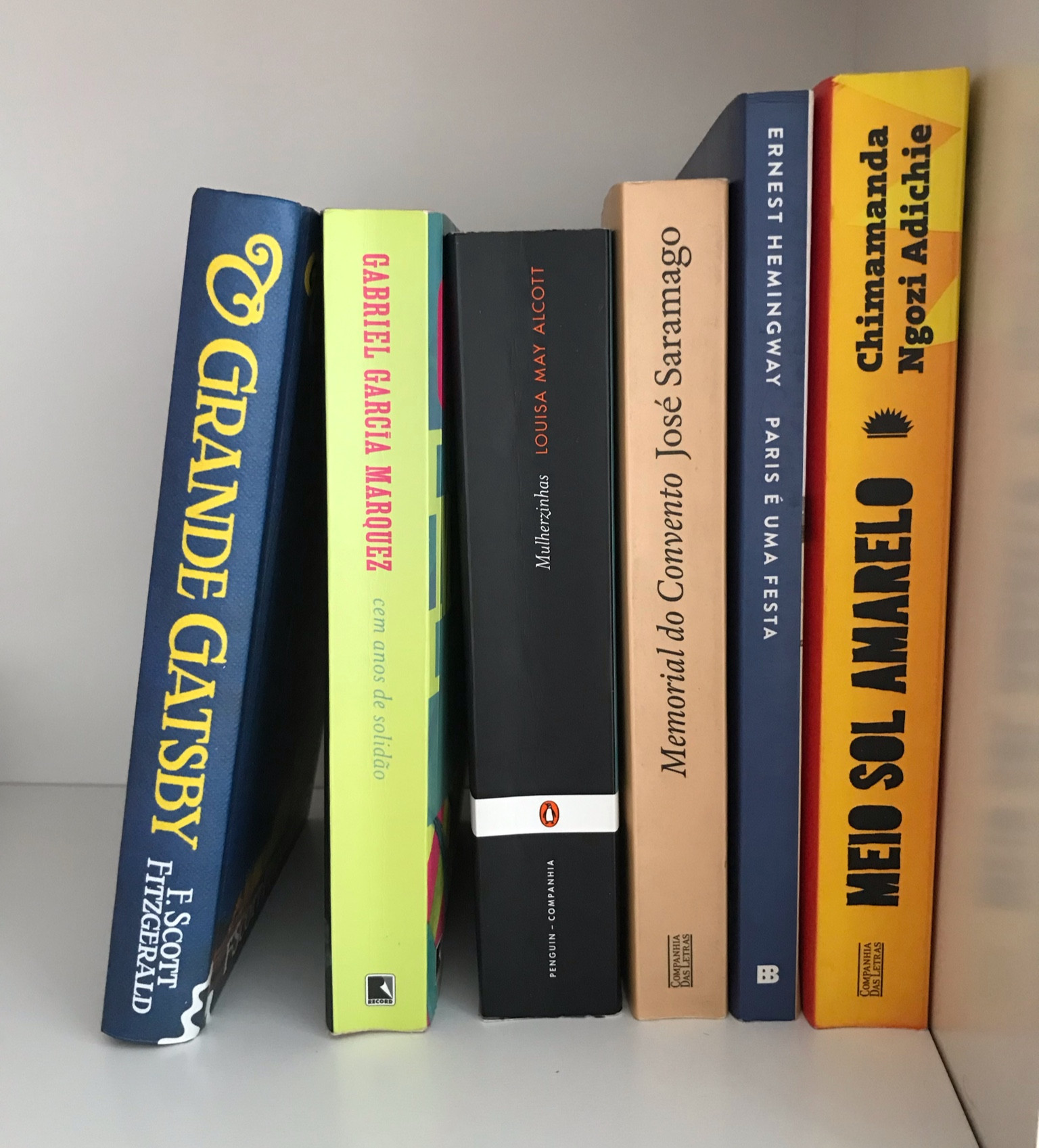 E se a vibe do presenteado for de livros? Trago aqui 6 opções incríveis para vocês:
O grande Gatsby, de F.S. Fritzgerald 
Cem anos de Solidão, de Gabriel Garcia Márquez
Mulherzinhas, de Louisa May Alcott,
Memorial do convento, de José Saramago
Paris é uma festa, de E. Hemingway 
Meio sol amarelo, de Chimamanda Nagozi Adichi

O que acharam dessas sugestões?

#NatalLTK #LTKGift

#LTKHoliday #LTKbrasil #LTKfindsunder100