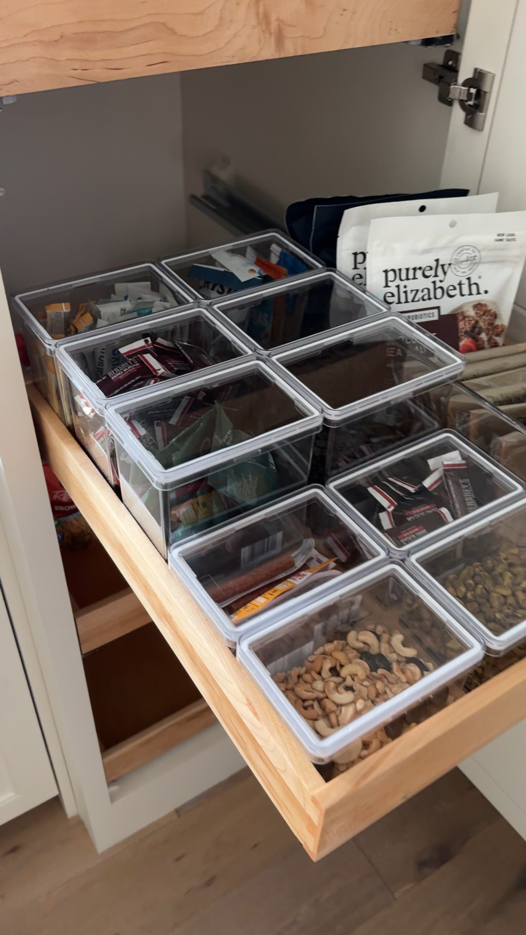 These are a favorite container to organize snacks on a shelf or in a drawer. 30% off now at the container store!💙