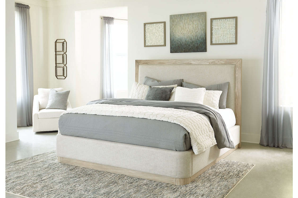 Hennington King Upholstered Bed | Ashley | Ashley Homestore