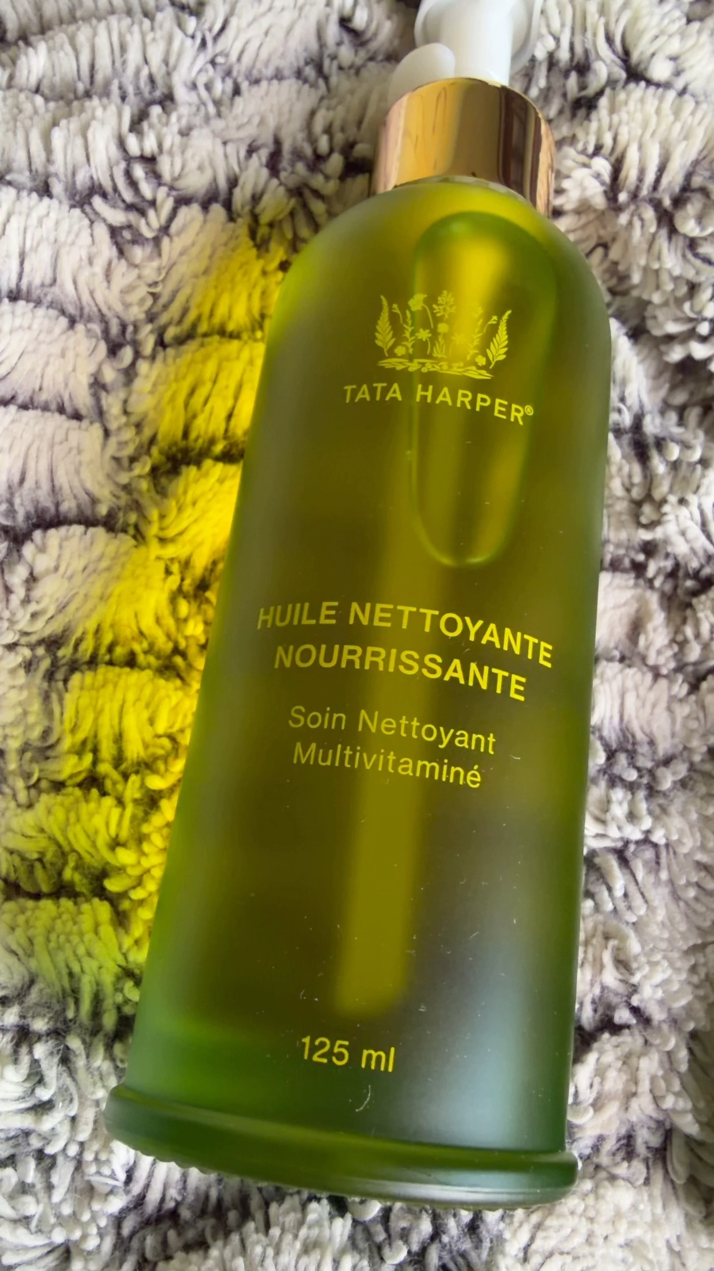 One to cleanse…one to get the dead skin cells off 😄

I’ve been trying the Tata Harper cleansing oil and exfoliator, and so far my skin has been feeling really soft, smooth, and refreshed. I love that both products feel effective while still being gentle and packed with botanical ingredients.

Also…never underestimate a good cleanse and exfoliation combo ✨

#skincare #cleanbeauty #tatatharper #oilcleanser #exfoliator 

 #LTKOver40 #LTKBeauty
