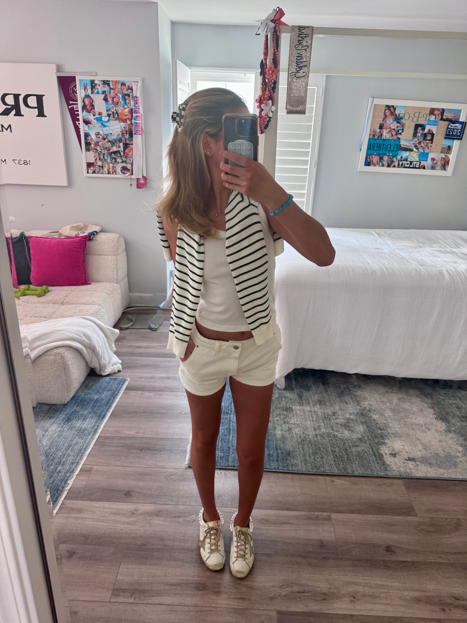 White and stripes!!!🦓🤍

Zara sweater: 5755/051/104
Zara shorts: 0541/001/250