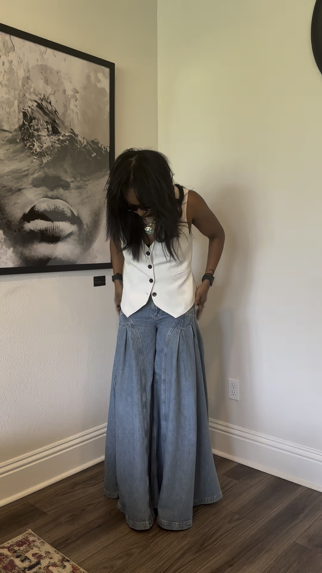 Loving these @freepeople jeans 

Jeans: Tts wearing a size 24
Vest: tts wearing a med