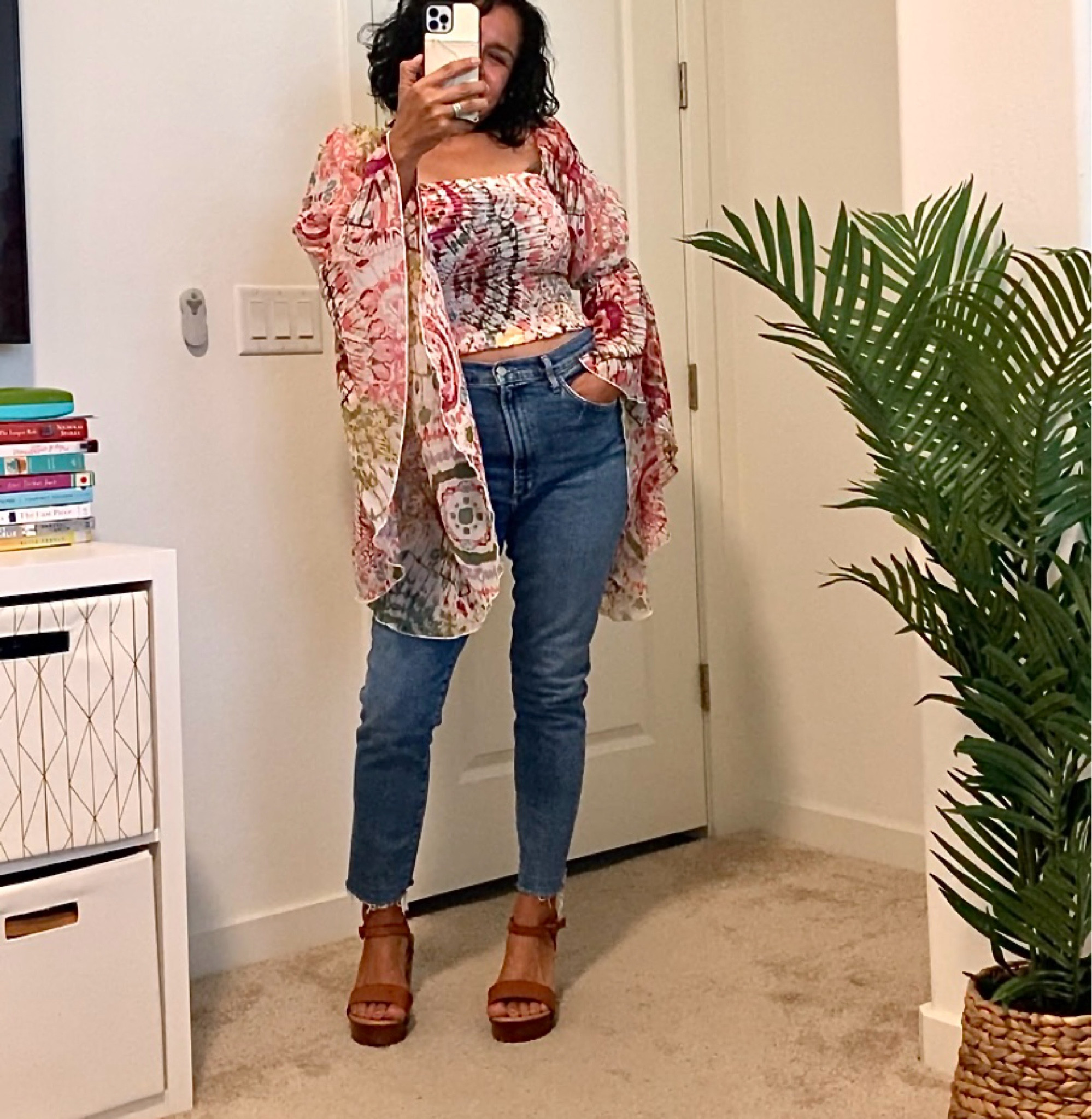 #croppedjeans #anklejeans #highwaistjeans #bohotop #smockedtop #floraltop #peasant #woodsandals #platformsandals #festival #concert