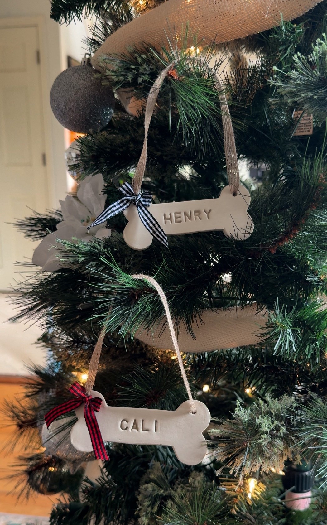 Easy custom dog bone ornaments 🎄🐶🦴

I used letter stamps and a little fork trick I learned for making bows. Everything is linked 🤍

#diygifts #airdryclay #handmadegifts #dogsofinstagram #christmas #christmasgiftideas #crafting Amazon, decor



#LTKGiftGuide #LTKHoliday #LTKSeasonal
