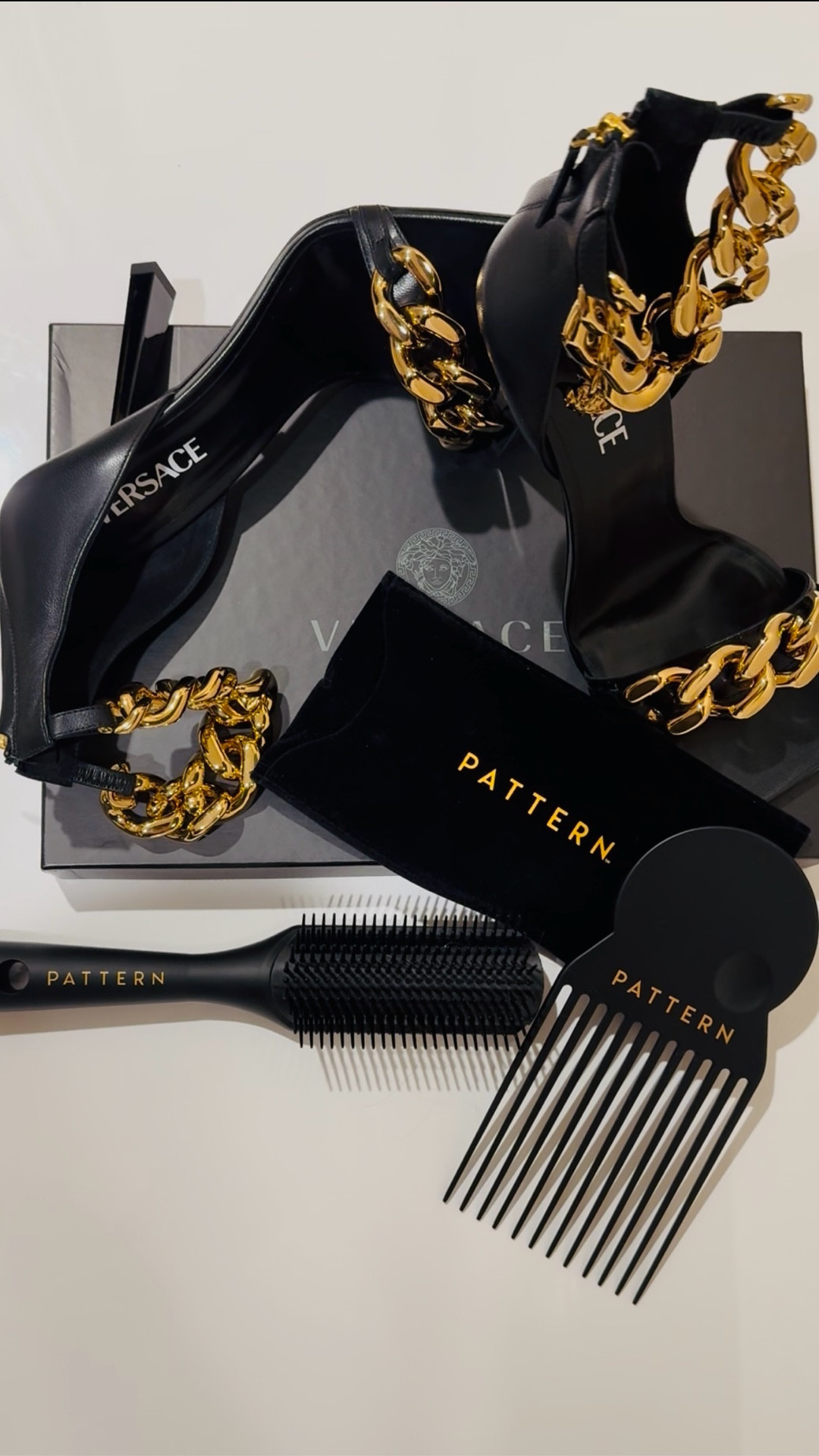 The Pattern Beauty Hair Pick is a must for gentle detangling, lift, and definition.
Nirvana uses it for glam touch-ups… and Mommy keeps one in her beauty bag too. ⚫️✨
#patternbeauty #hairtools #ltkbeauty #ltkpets #ltkgiftguide

#LTKselfcare #LTKBeauty #LTKGiftGuide