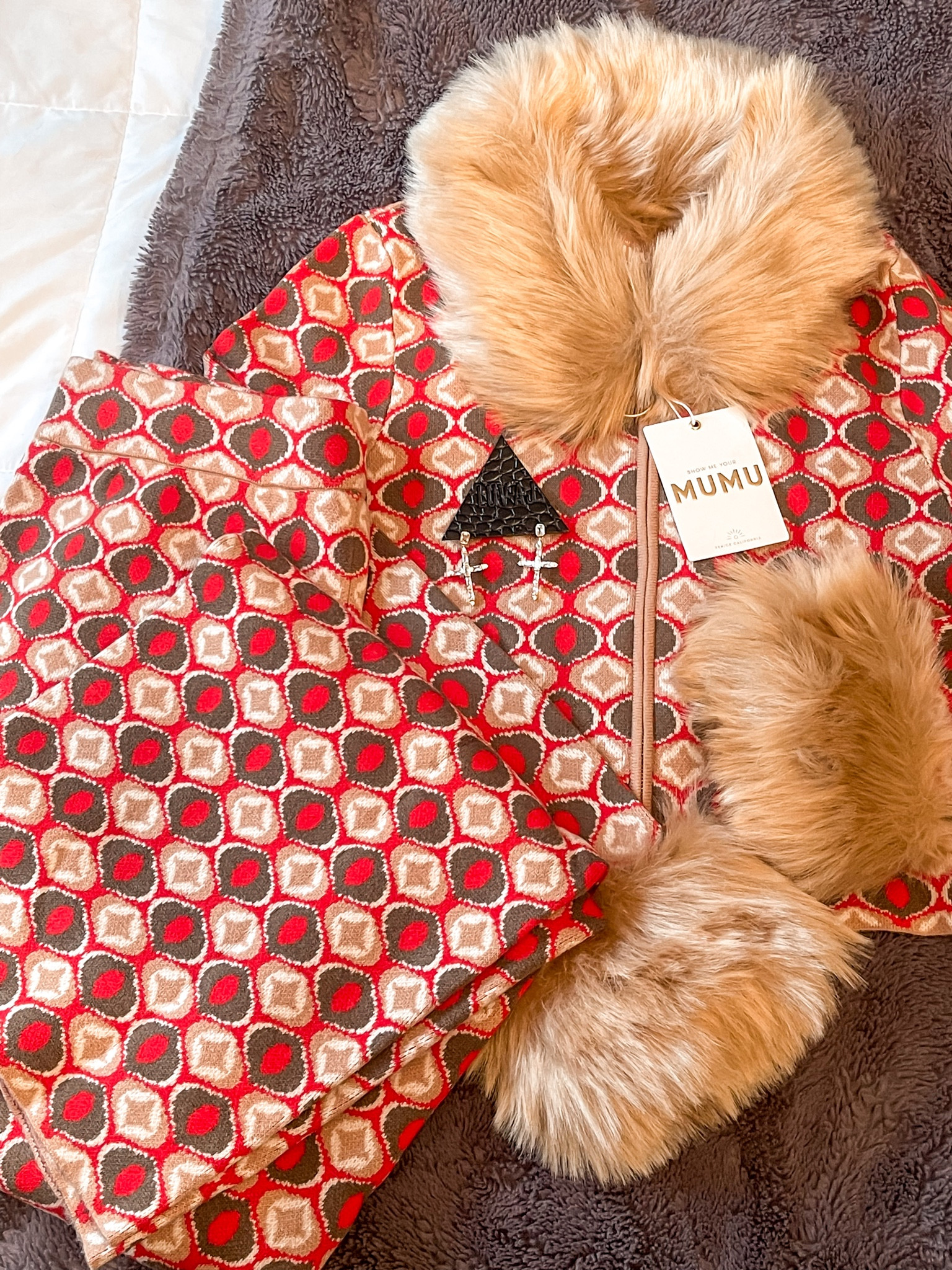 My new fav cozy winter outfit: Show Me Your Mumu Zermatt Zip Up & Zermatt Sweater Pant along with Luv AJ The Baguette Cross Earrings ✨🤍🪵❄️
•
•
•
#showmeyourmumu #zermattzipup #zermattsweaterpant #winterfashion #winterstyle #fauxfur #luvaj #crossearrings #goldjewelry #jewelry #winteraccessories

#LTKHoliday #LTKSeasonal #LTKstyletip