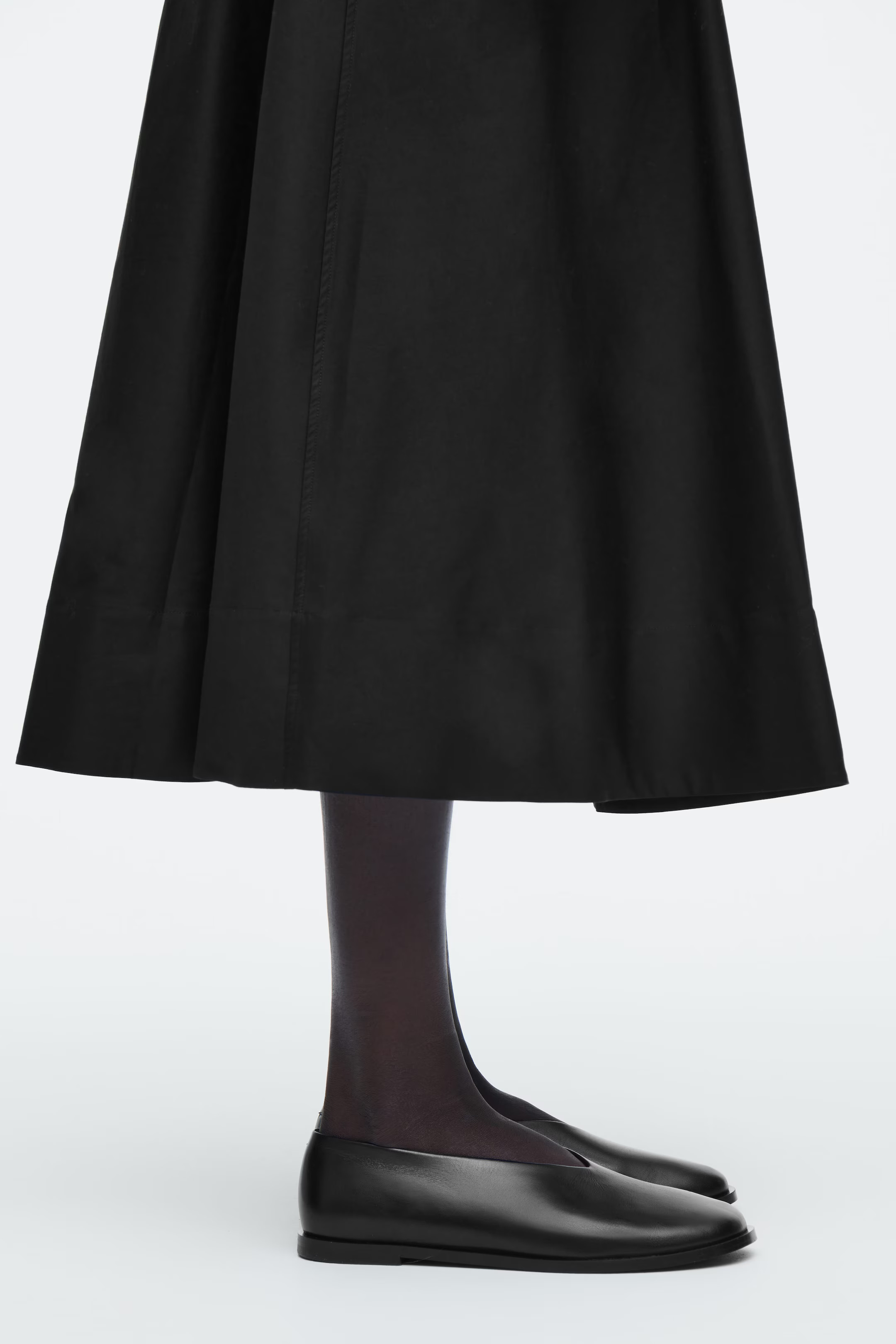 FLACHE BALLERINAS AUS LEDER - SCHWARZ | COS (EU)