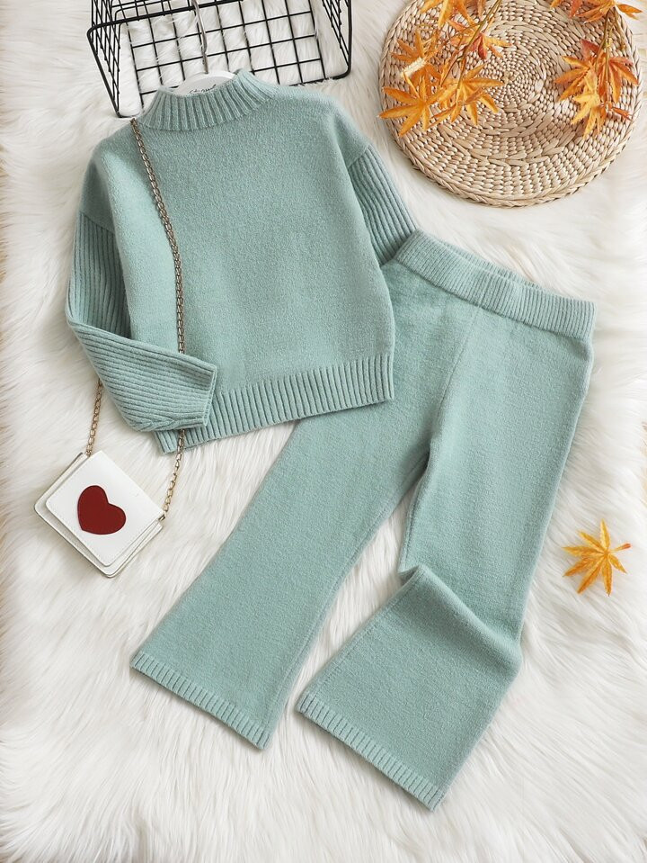 SHEIN Kids EVRYDAY Young Girl Ribbed Knit Drop Shoulder Sweater & Flare Leg Knit Pants | SHEIN