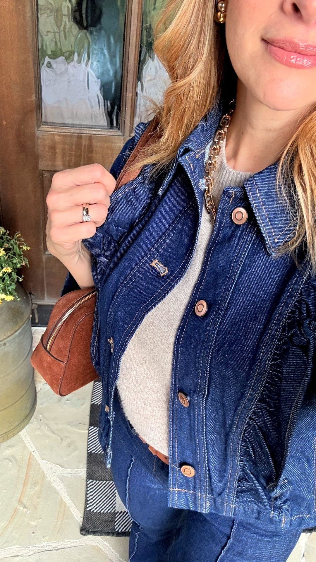 Double denim with a ruffle twist! 👖✨ Walking out feeling cute and a little bit country-chic today. Who else loves a denim-on-denim moment?

Comment DENIM below and I’ll send outfit details directly to your DMs 💌

Keep up with me:
Instagram → @thepetitepalette_by_sherry
LTK → thepetitepalette_by_sherry (profile link in bio)

.
.
.

Sizing:
Ruffle Jacket XS
Jeans: 0P

#DenimOnDenim #DoubleDenim #OOTDInspo #ChicStyle #EffortlessStyle #PetiteStyle #StreetStyle #ModernClassics #EverydayStyle #TimelessStyle

#LTKOver40 #LTKPetite #LTKStyleTip