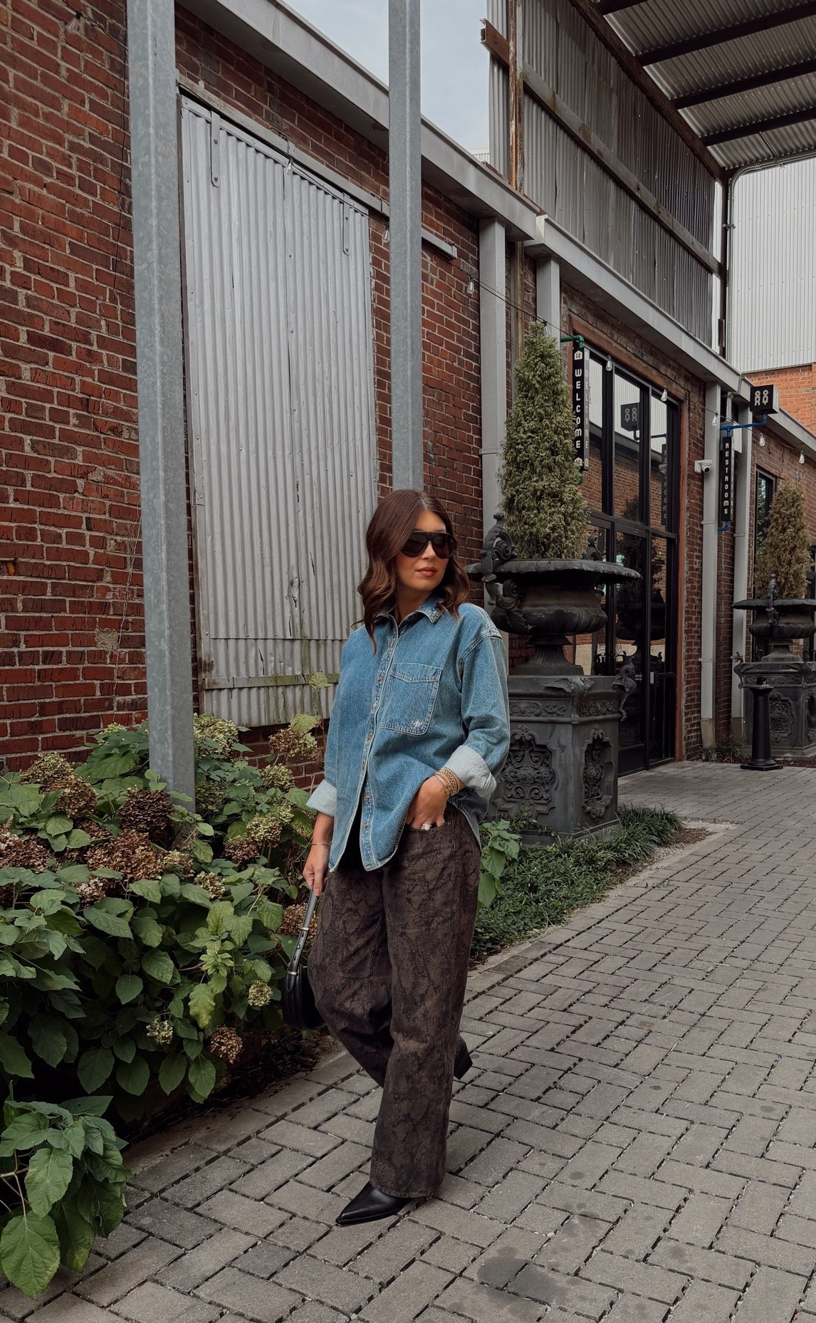 @abercrombie fall outfit inspo. Use code AFLTK for 20% odd today & tomorrow only 
Jeans are a size 28R (non curve love) but look to be out of stock in snake print. Denim top is a medium