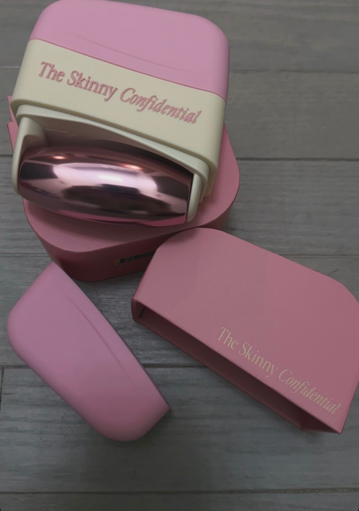 My favorite way to sculpt and depuff my face! I love using the skinny confidential ice roller! 🧊

#LTKBeauty #LTKFindsUnder100 #LTKGiftGuide