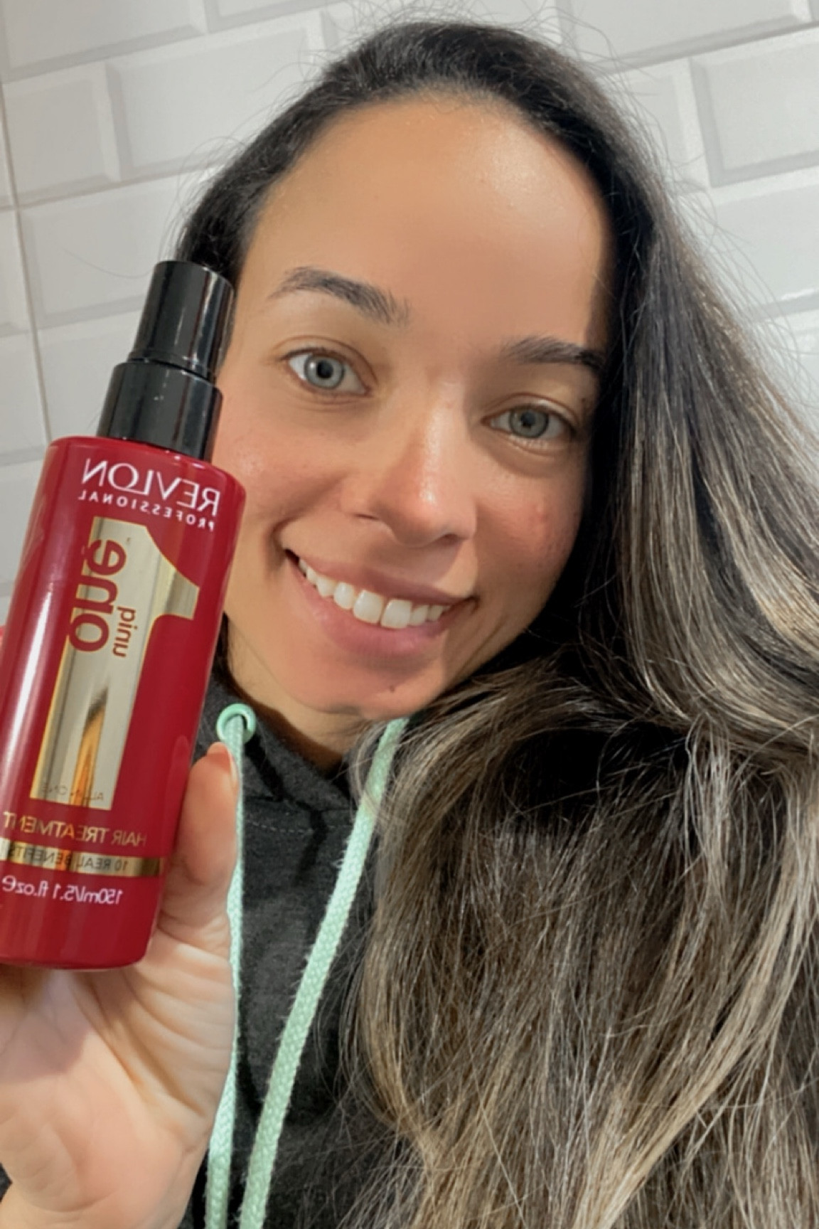 Vim aqui falar desse protetor térmico da Revlon que além de proteger os fios dos danos do calor excessivo ele tem protetor solar e deixa o cabelo com cheiro da riqueza 🥰

#LTKbeauty #LTKxNSale #LTKFind