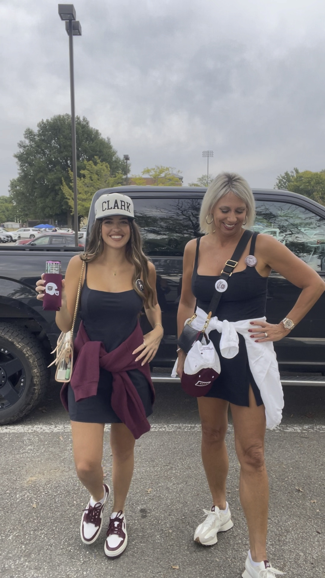My casual away game day outfit !! Yay sports! Go boyfriend! 

#gamedaydarb #footballgf #wags

#LTKTravel #LTKFindsUnder50 #LTKU