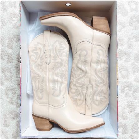 Jeffrey Campbell cowgirl dagget western boots. True to size



#LTKSeasonal #LTKshoecrush #LTKstyletip