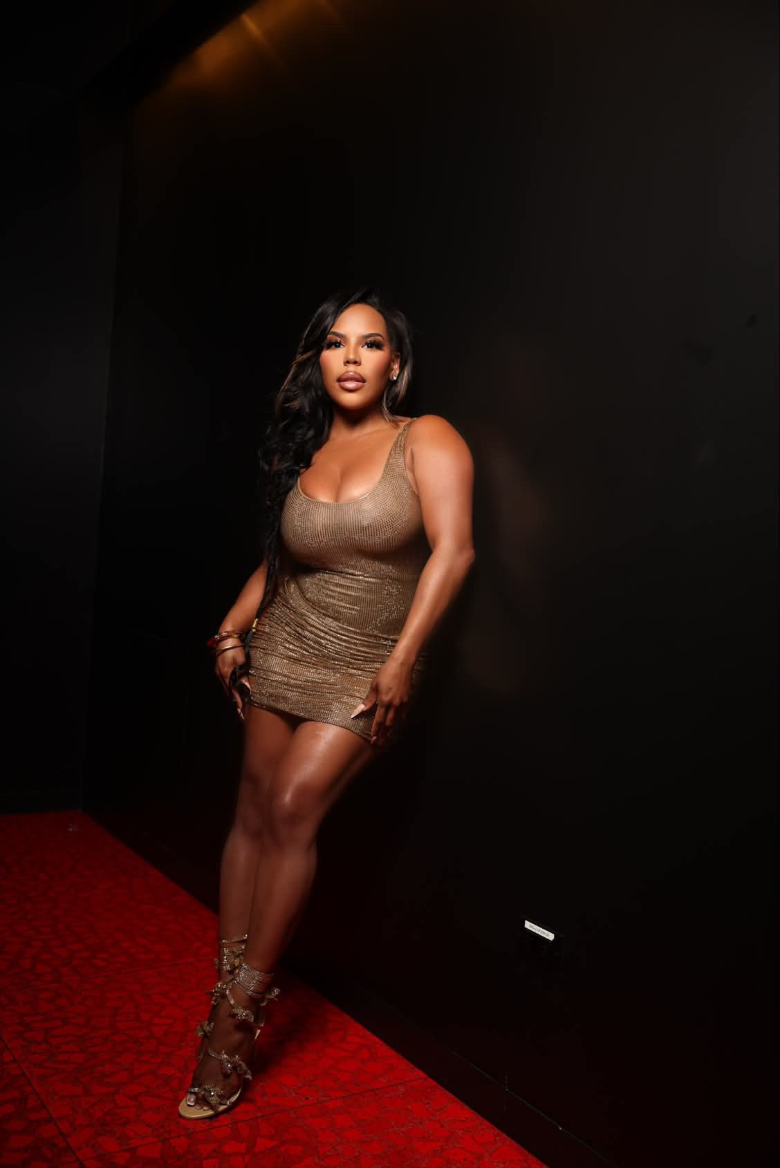 100: #rhoa ‘s @whoiskelli set the standard at the #rhugt premiere in a $1,811 sparkly gold @giuseppedemorabito mini dress and $3,142 @ReneCaovilla Margot sandals. Thoughts?
🎥 #kellipotter ‘s IG #rhoa #realhousewivesofatlanta