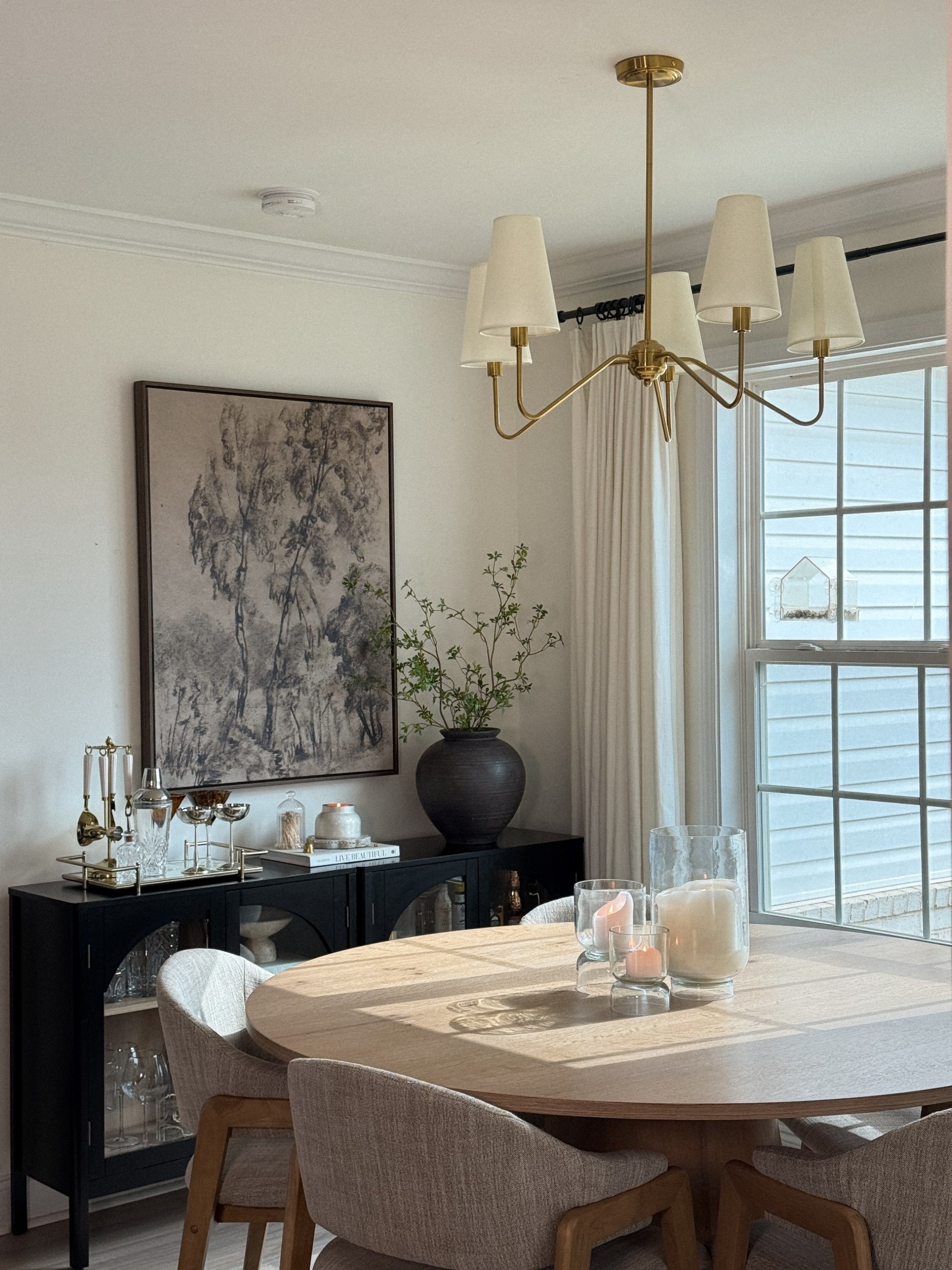 Canvas frame in the size 40x30. The print is from CollectionPrints. 

Dining room inspo. Wall art. Rounding table. Amazon home. Chandelier 

#LTKHome