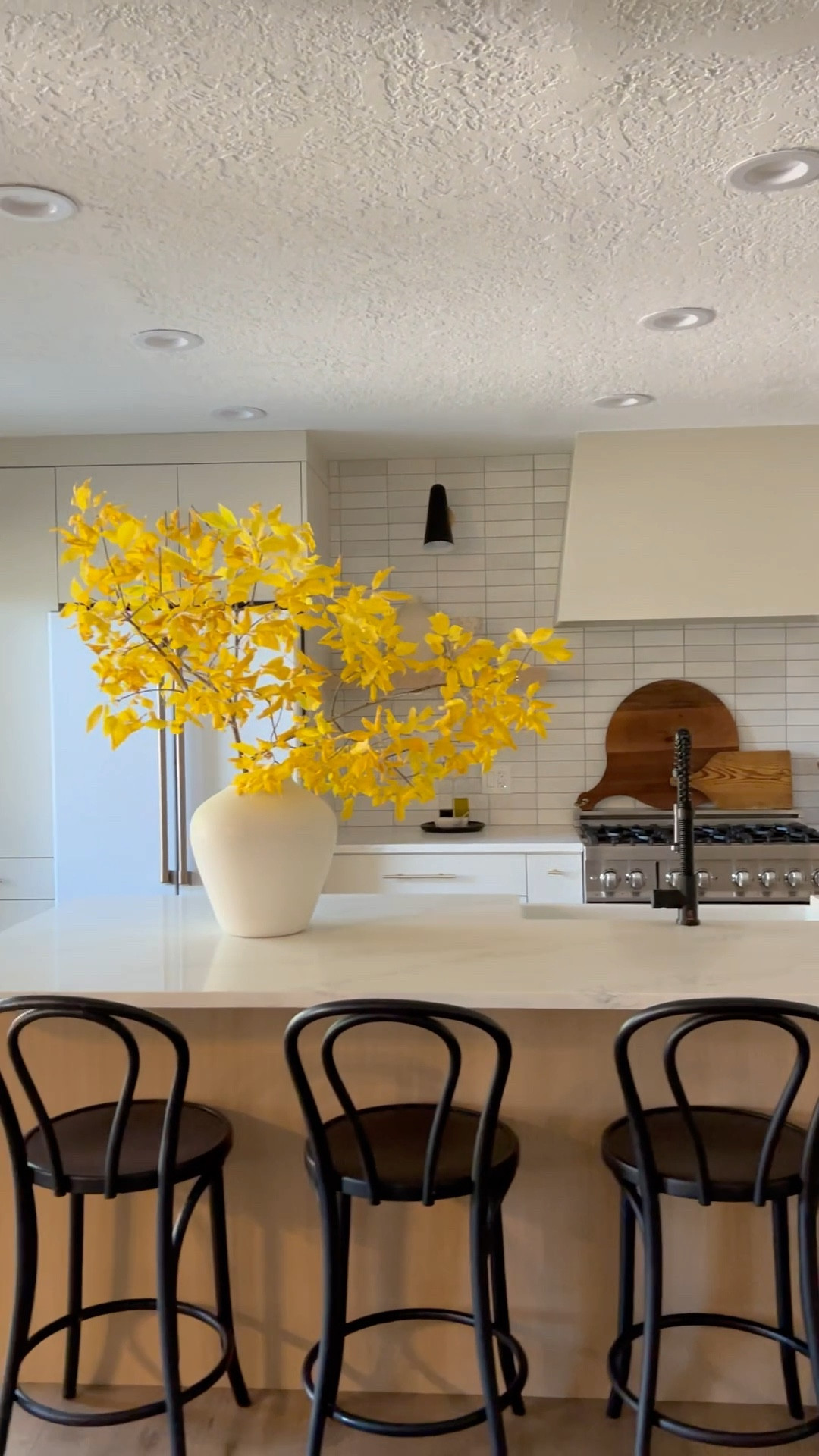 FALL STYLE—bring fall inside!! PLUS it’s FREE 🤩 sharing a tip on this video plus linked up to my favorite VASES as well some faux FALL foliage options but to BE HONEST the best fall is outside and it’s FREE! I clipped some branches from a recent drive up the canyon and styled them in a few key places…they may not last forever but it feels really good to bring some outside IN. 
What do you think? 
—-
YOU can shop my home and projects on the LTK app… see link in my B 🤩 I will also share  the LINK IN stories 
What current projects are you working on…? 
HOORAY It’s almost the weekend 
LETS GOOO!! 


#LTKhome #LTKstyletip #LTKSeasonal