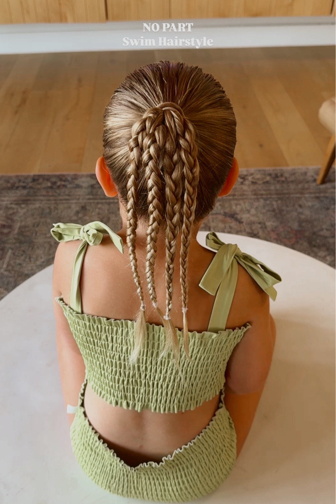 A cute no-part swim hairstyle for all your summer all day activities! 

