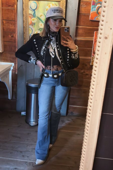 Shop my day 3 Round Top
Fit!

#westernfit #cowgirlfit #westernoutfit

#LTKstyletip