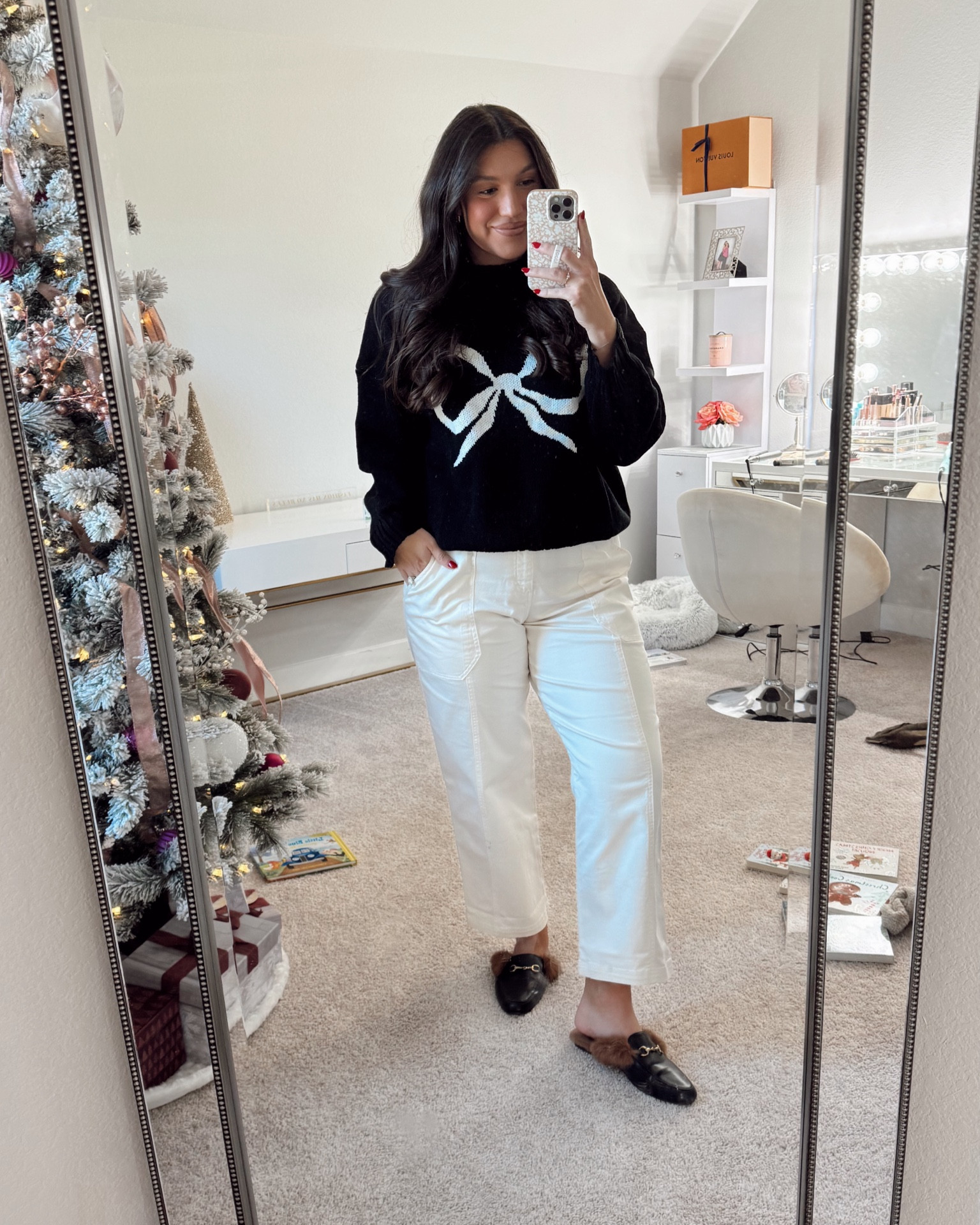 Today’s fit to meet Santa with my boy!🖤🎀🎅🏼

Mom style, mom outfit, bow sweater, black mules, white trousers, winter outfit, winter style, curvy outfit, curvy mama, midsize fashion, midsize winter ootd

#LTKHoliday #LTKMidsize #LTKSeasonal