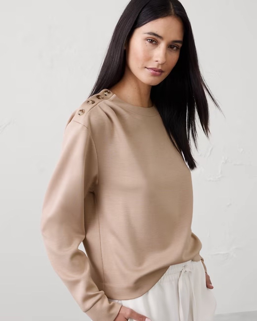 On sale, 50% off!! Button neck sweatshirt, more colors available 


#bananarepublic #salefinds #LTKU #buttonsweatshirt #sweatshirt #LTKOver40 

#LTKSeasonal #LTKFindsUnder50 #LTKSaleAlert