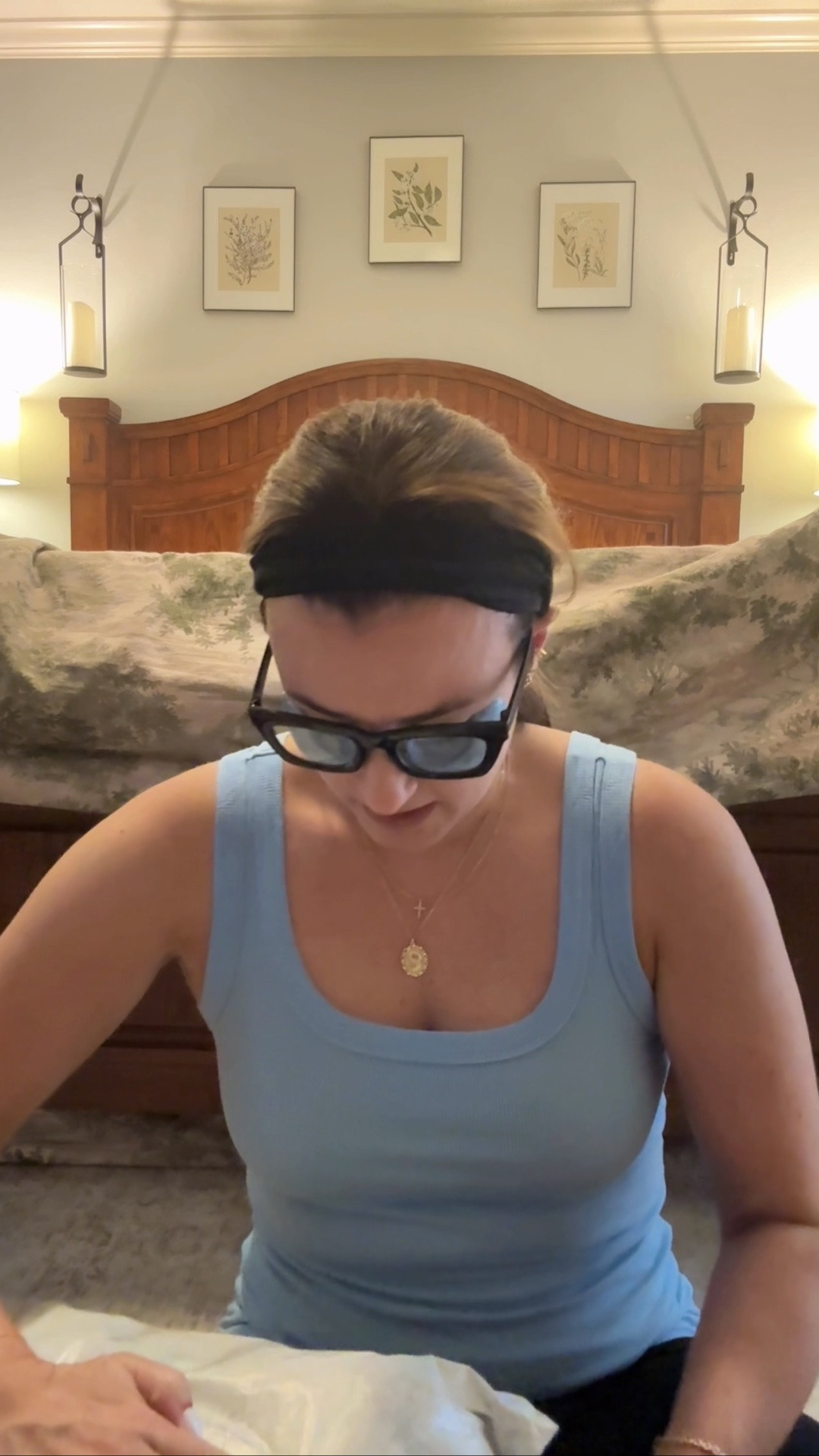 @chelseaparke Unboxing my newest Parke sweatshirt! The obsession is real! I wear the L/XL for an oversized fit!

#LTKSeasonal #LTKMidsize #LTKmomlife