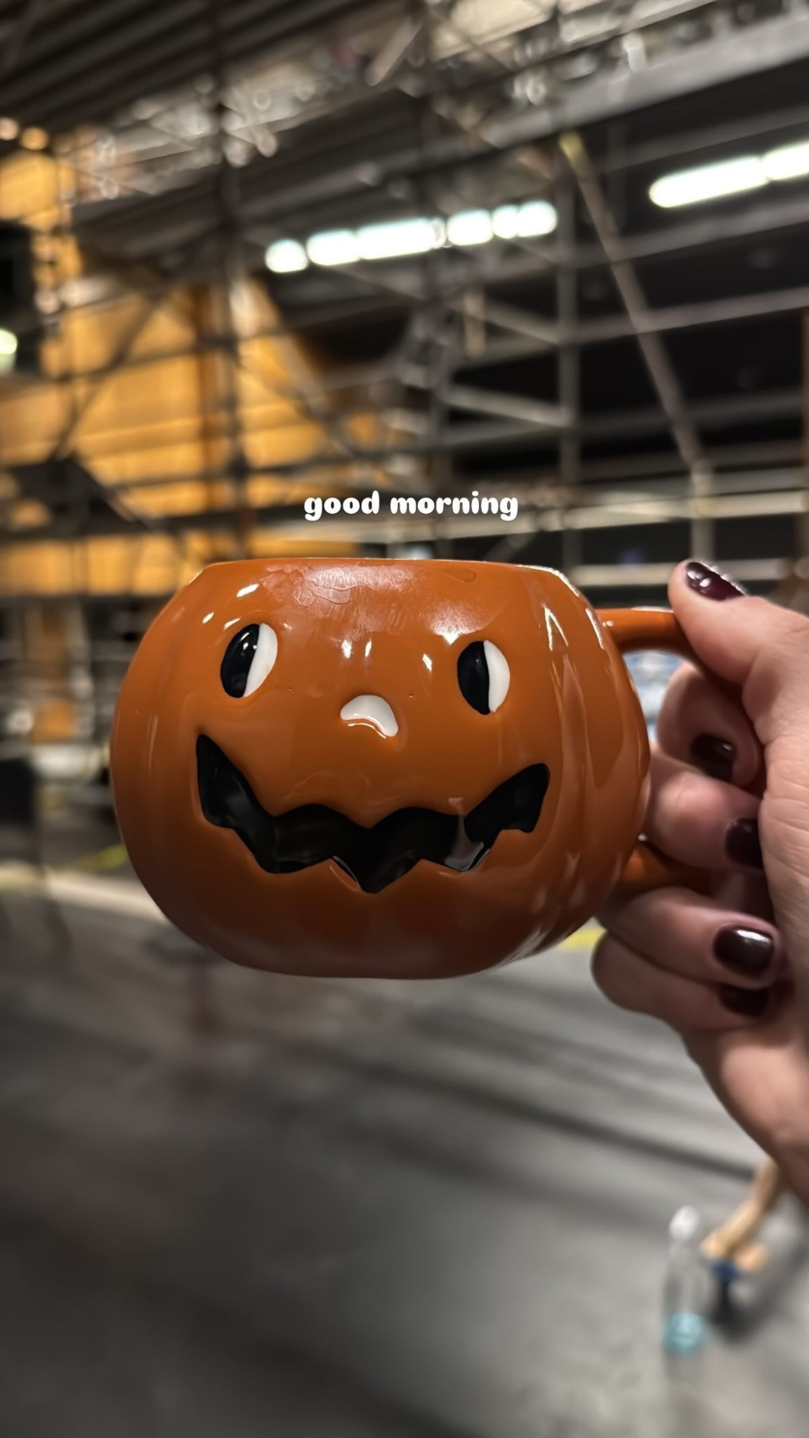 Time for the pumpkin mug because the stage is STILL covered in scaffolding 🎃