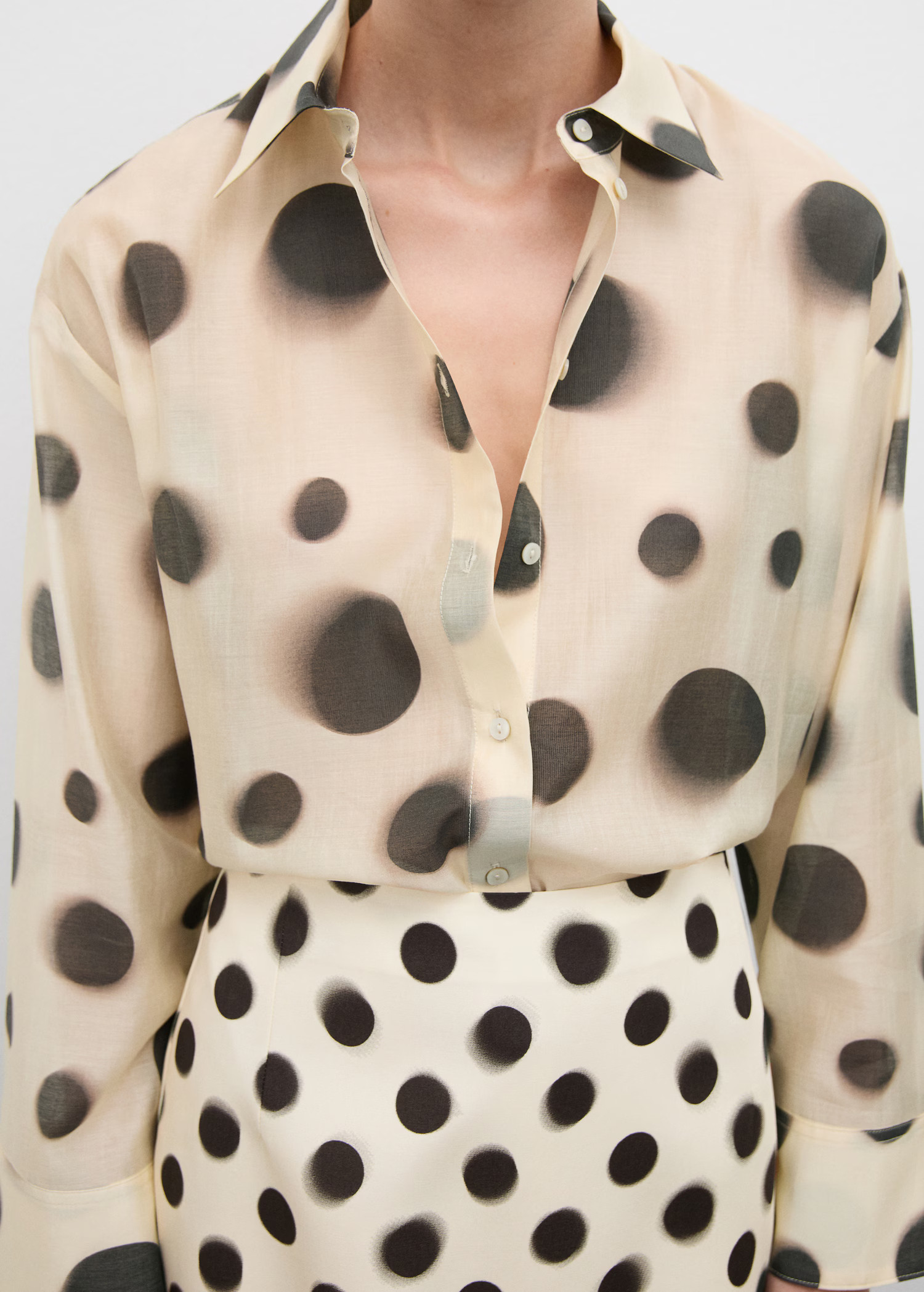 Polka-dot lyocell shirt | MANGO (UK)