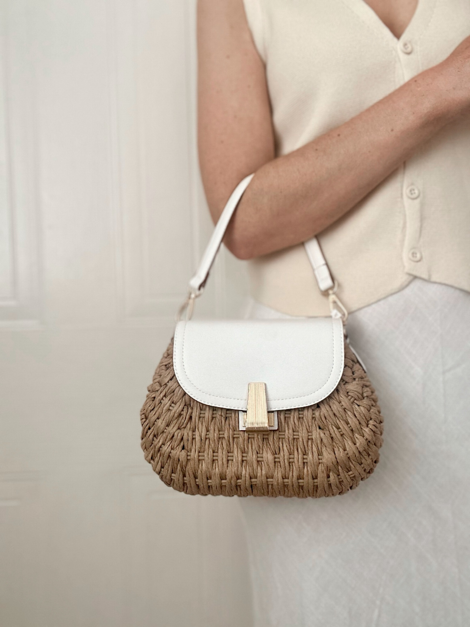 Is this not the perfect summer bag, the colours and materials match together perfectly. It can also be worn as a cross body bag 

#LTKbag #LTKsummer #LTKuk