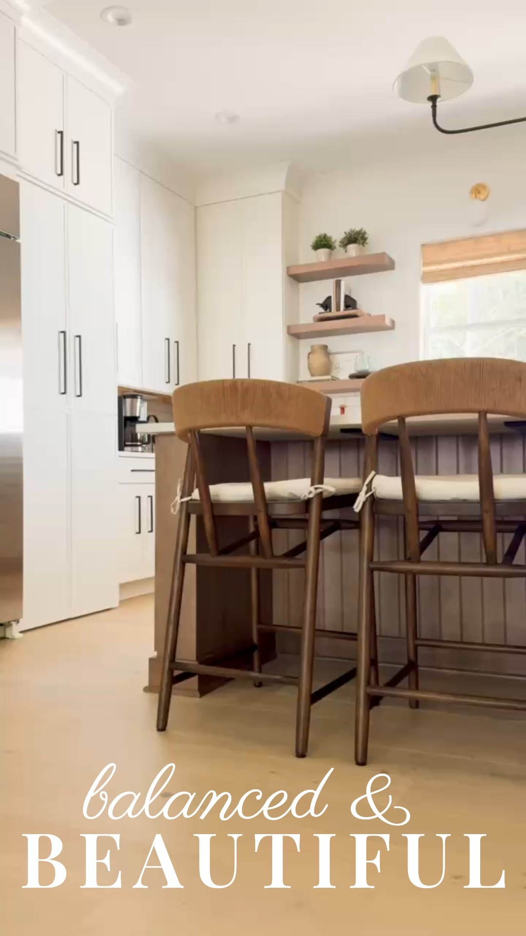 A peek into our favorite morning spot ☕🍳
From the warm wood bar stools with cushion ties to the sculptural pendant light above—this breakfast bar is where style meets function 🤎🌿
Neutral tones, natural textures, and cozy light make this space feel just right
#porcheandco #kitcheninspo #breakfastbarstyle #neutralhome #barstooldecor #texturedlighting #earthytoneinteriors #modernclassic #cozycorners #ltkhome #interiorstyling


#LTKStyleTip #LTKHome #LTKOver40