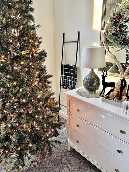 #christmastree #blanketladder #lamp #wallmirror #christmashome #holidayhome #amazonhome #kohlshome #targethome #founditonamazon #livingroom #christmasdecor #holidaydecor #treecollar

#LTKSeasonal #LTKhome #LTKHoliday