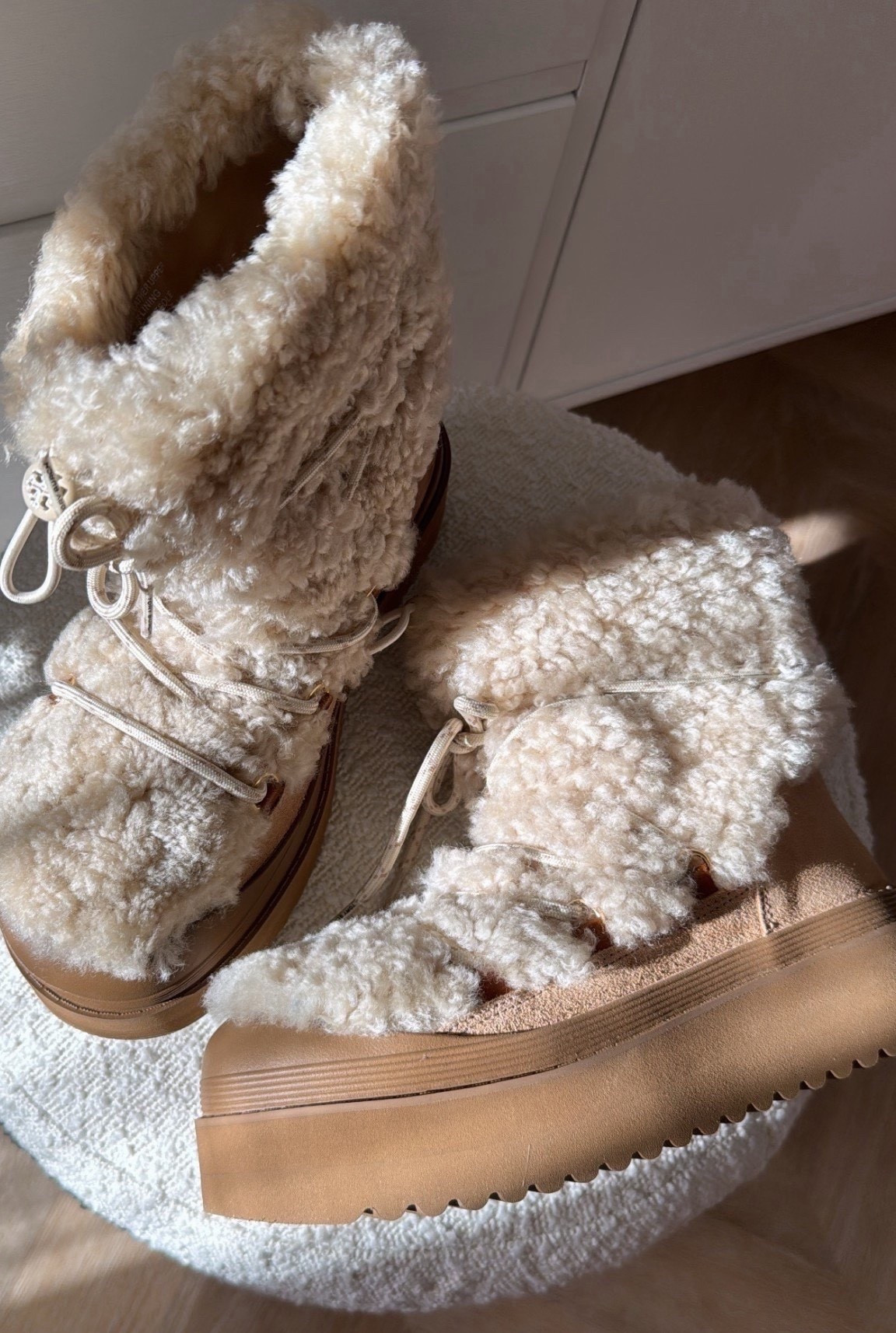 Obsessed with these! Super light weight & leather lined! Winter boots! Add to wishlist! 🎁❄️

Winter boots. Snow boots. Winter. Ski  

#LTKootd #LTKSeasonal #LTKHoliday