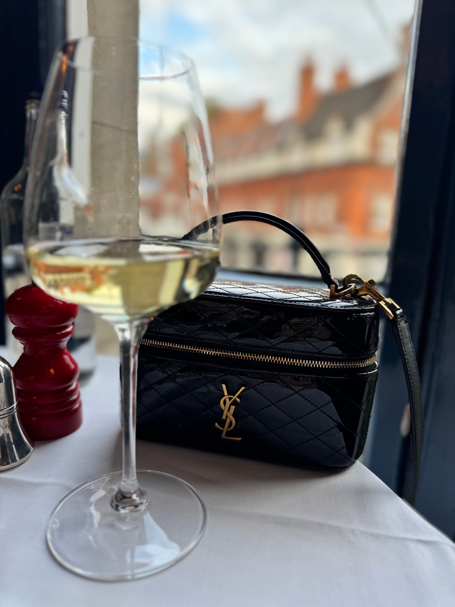 🌃 City Glam and London Views ✨

Trading the sightseeing shoes for heels and soaking up the London city energy! There's nothing better than a gorgeous dinner view, a well-deserved glass of wine, and my trusty YSL bag to set the mood for a perfect evening. This is my kind of London city vibe—chic, warm, and elevated. Cheers to stunning views and good company! 🥂





#LTKcity #LTKDateNight #LTKLondon #LondonStyle #YSLbag #DinnerOutfit #CityView #NightOut #ChicStyle #LuxuryEssentials


#LTKItBag #LTKTravel #LTKStyleTip